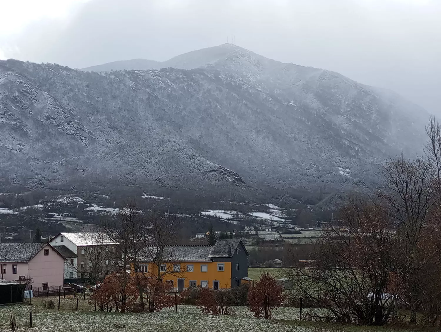 Imagen de la nieve en Villablino este sábado Imagen de la nieve en Villablino este sábado