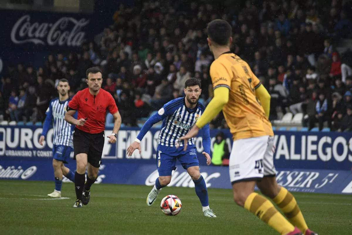 Álbum de fotos del partido entre la Ponferradina y Unionistas