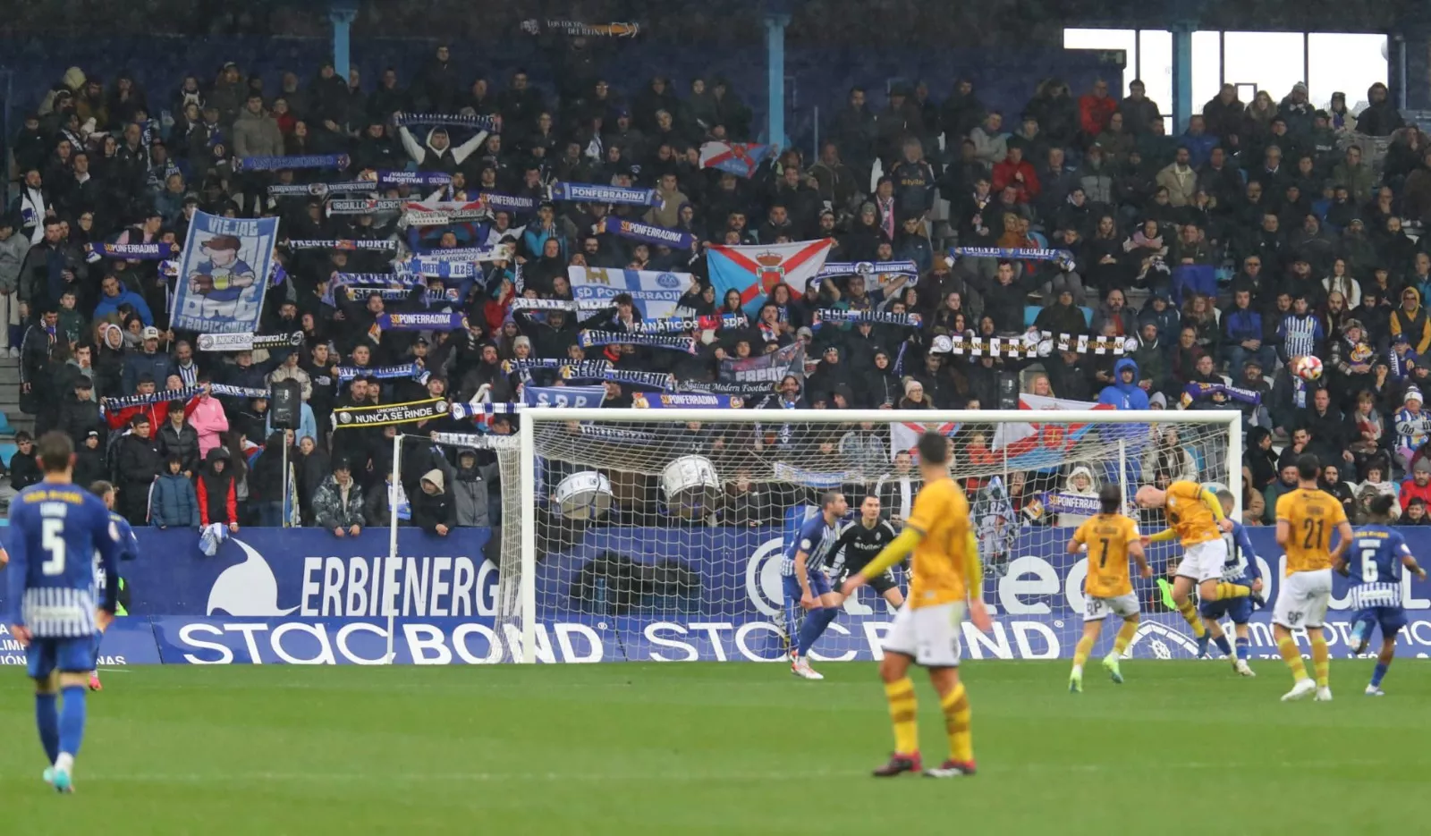 Álbum de fotos del partido entre la Ponferradina y Unionistas