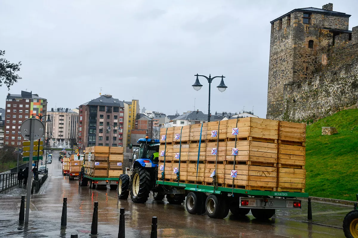 Tractores a su paso por el Castillo de Ponferrada (14)
