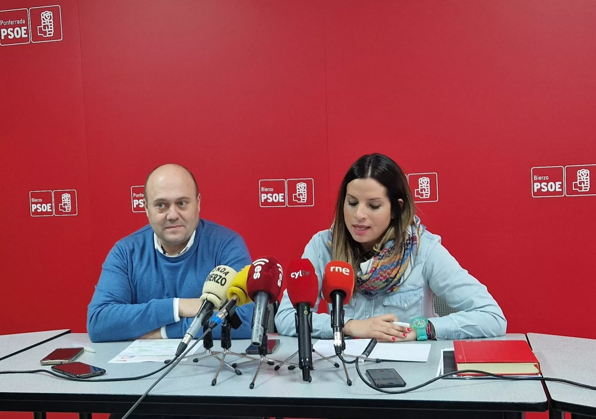 Los procuradores leoneses Nuria Rubio y Javier Campos han adelantado que presentarán una PNL en el próximo pleno de las Cortes de Castilla y León, que incluirá la defensa de una ayuda directa de 150 millones de euros destinada a los agricultores 