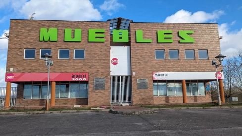 Nave de Muebles 2000 ubicada en Camponaraya