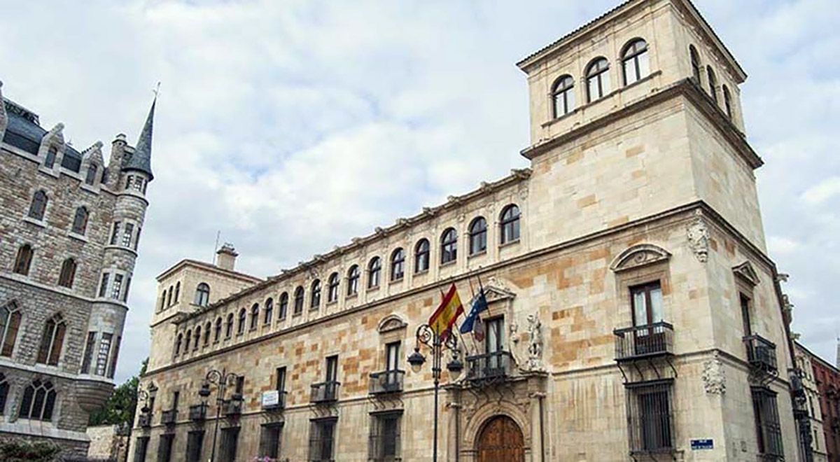 Imagen de archivo del edificio de la Diputacion de León 