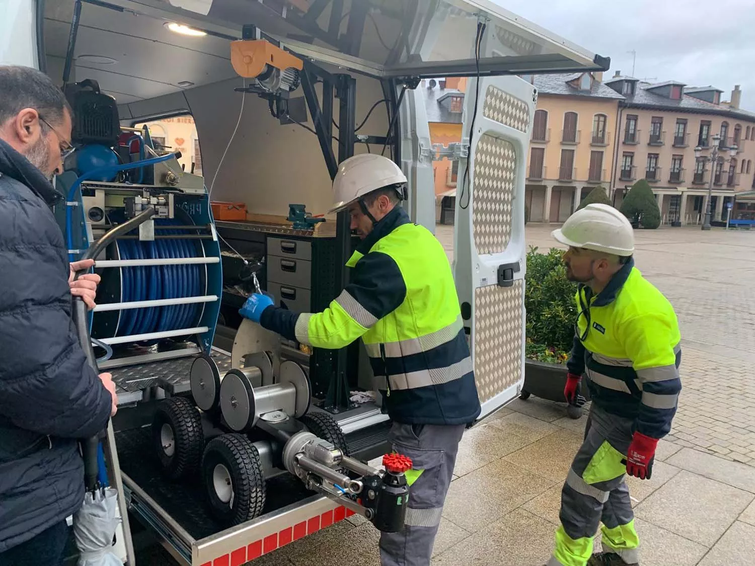 Ponferrada adquiere su primer robot fresador con el que ahorrará 50.000 euros al año en desatascar tuberías de saneamiento 3 Ponferrada adquiere su primer robot fresador con el que ahorrará 50.000 euros al año en desatascar tuberías de saneamiento 3