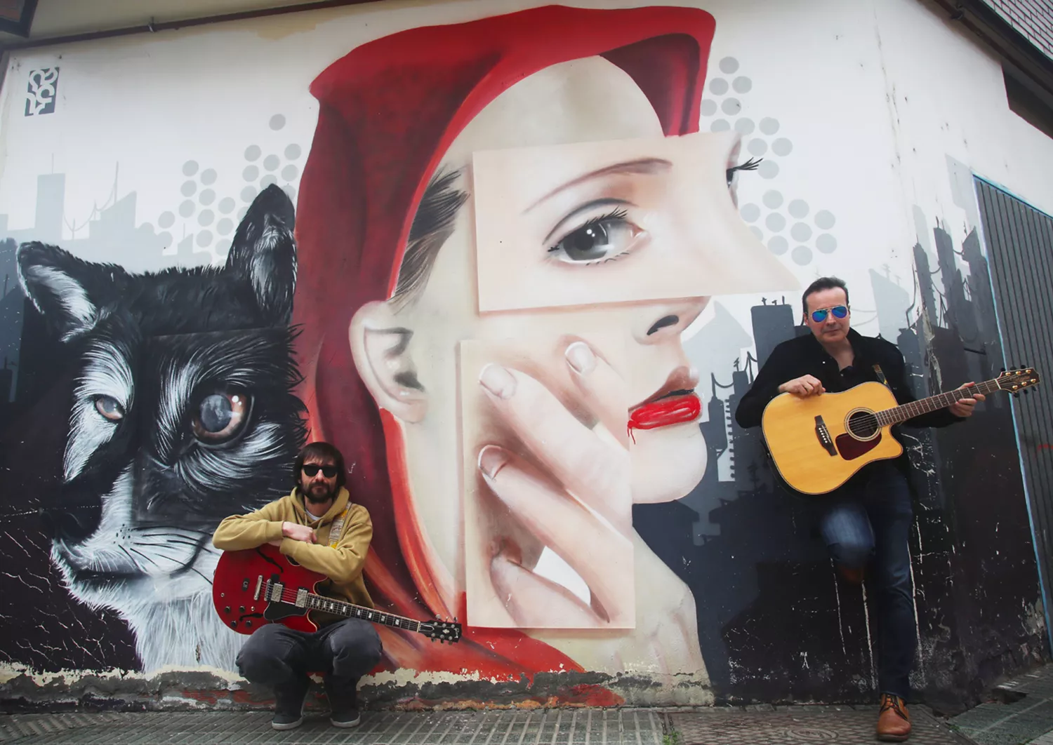 Un filandón sobre los orígenes del rock une al escritor Carlos Fidalgo y al guitarrita Gio YáñezFoto Ana María Fernández Un filandón sobre los orígenes del rock une al escritor Carlos Fidalgo y al guitarrita Gio YáñezFoto Ana María Fernández