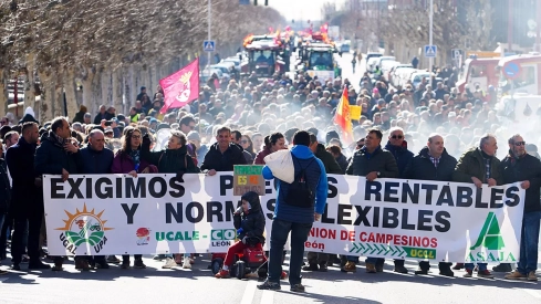Tractorada por las calles de León bajo el lema Exigimos precios rentables y normas flexibles (1)