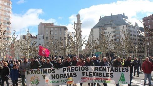 Las opas se suman a la manifestación convocada por los sindicatos por el futuro y desarrollo económico y social de León