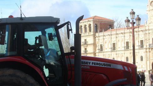 Tractorada convocada por las OPAS en León