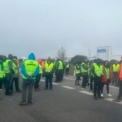 Así desalojó la Guardia Civil el corte de agricultores en la A-6 a la altura de Toralino de la Vega (León)