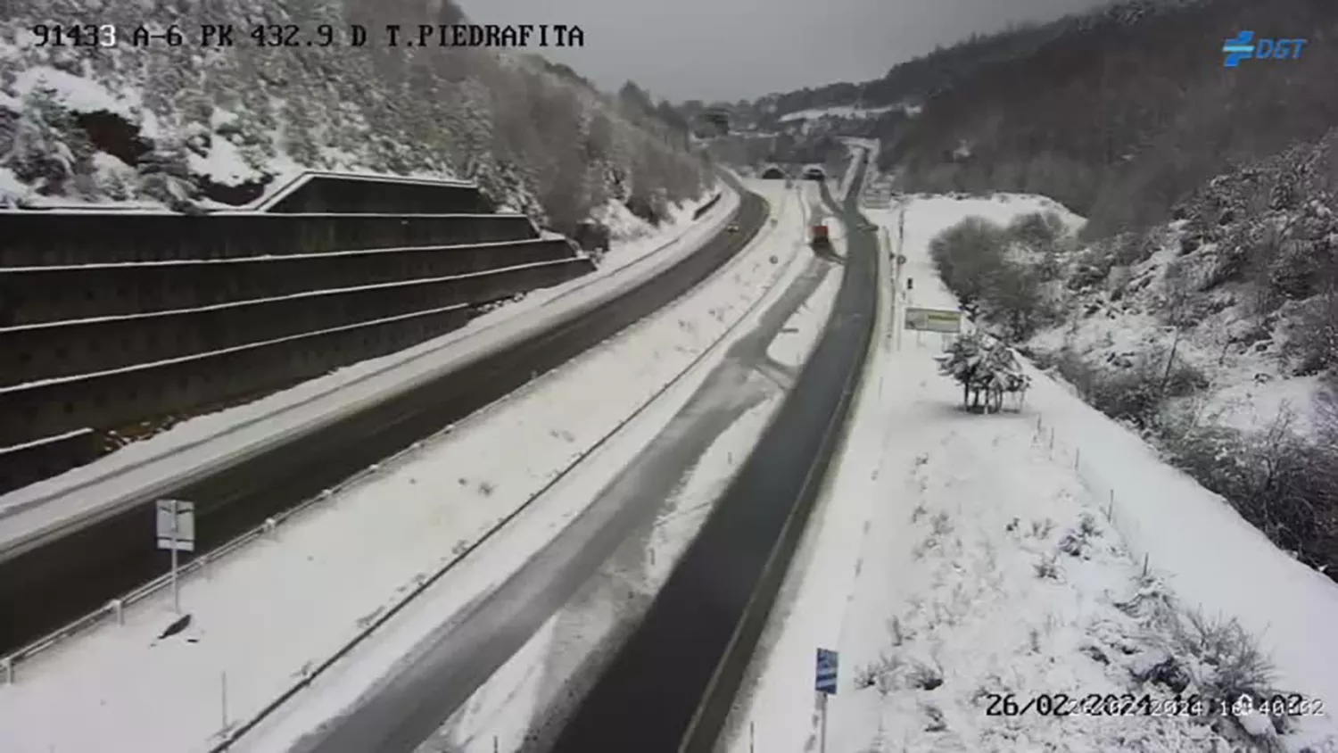 La nieve obliga a embolsar 40 camiones en la A 6 a la altura de Vega de Valcarce 
