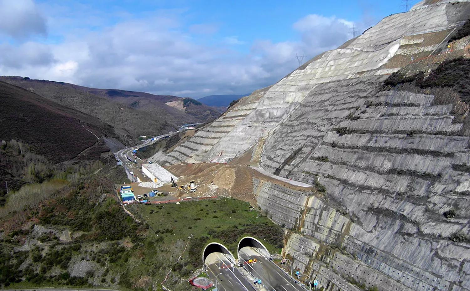 Una herramienta innvovadora permitirá analizar por satélite el talud de Trabadelo Una herramienta innvovadora permitirá analizar por satélite el talud de Trabadelo