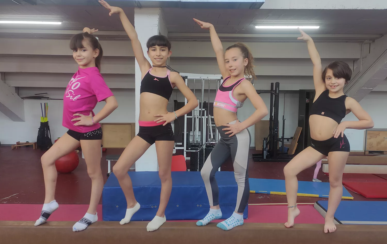Las gimnastas bercianas Chloé Sampedro y Lara Mallo, convocadas para la formación de la selección gallega de pre-tecnificación