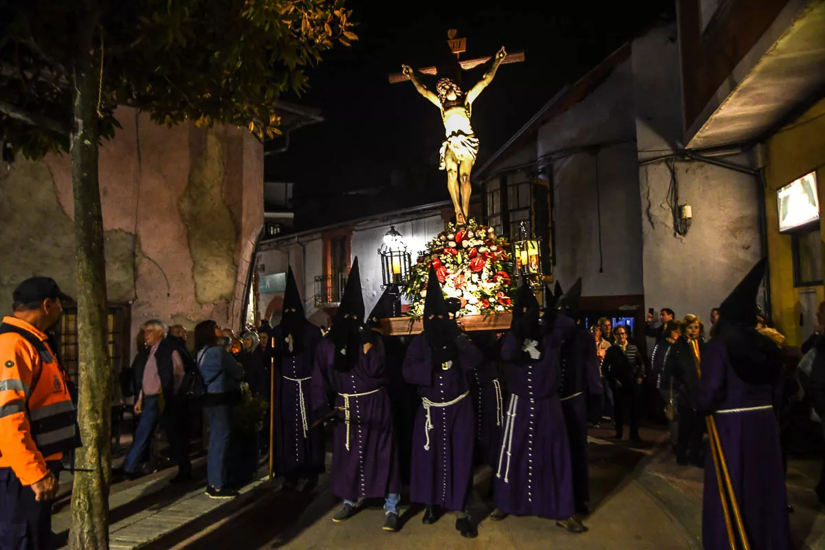 Procesion del Santo Cristo de la Agonia. Semana Santa Bemibre Foto Bembibre Digital