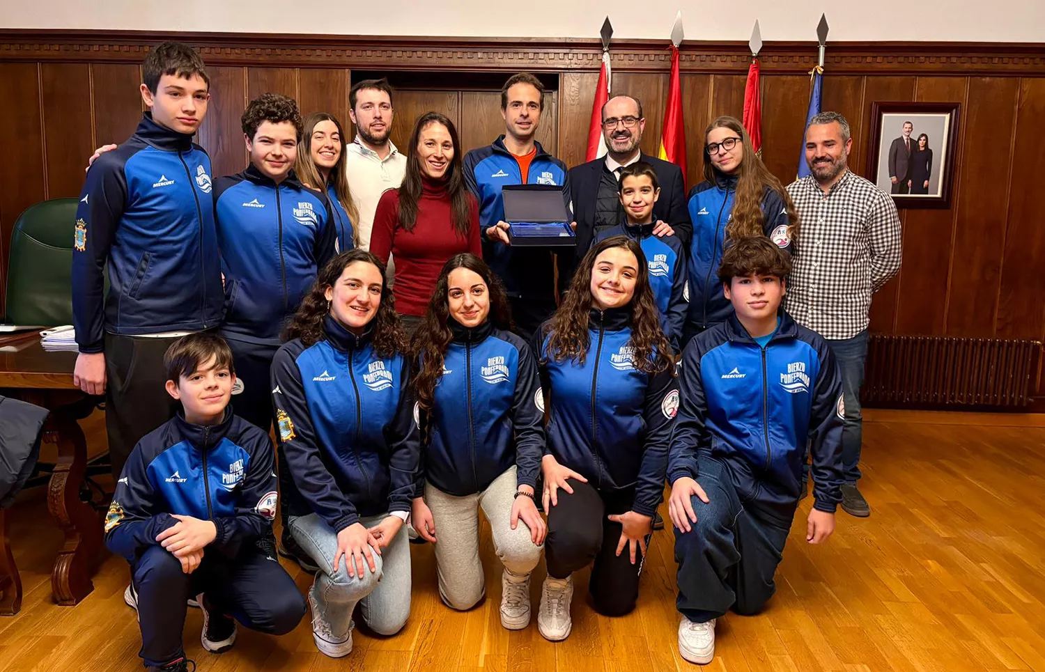 Morala reconoce los méritos del Club Natación Bierzo: "El deporte ponferradino es un ejemplo y una referencia"