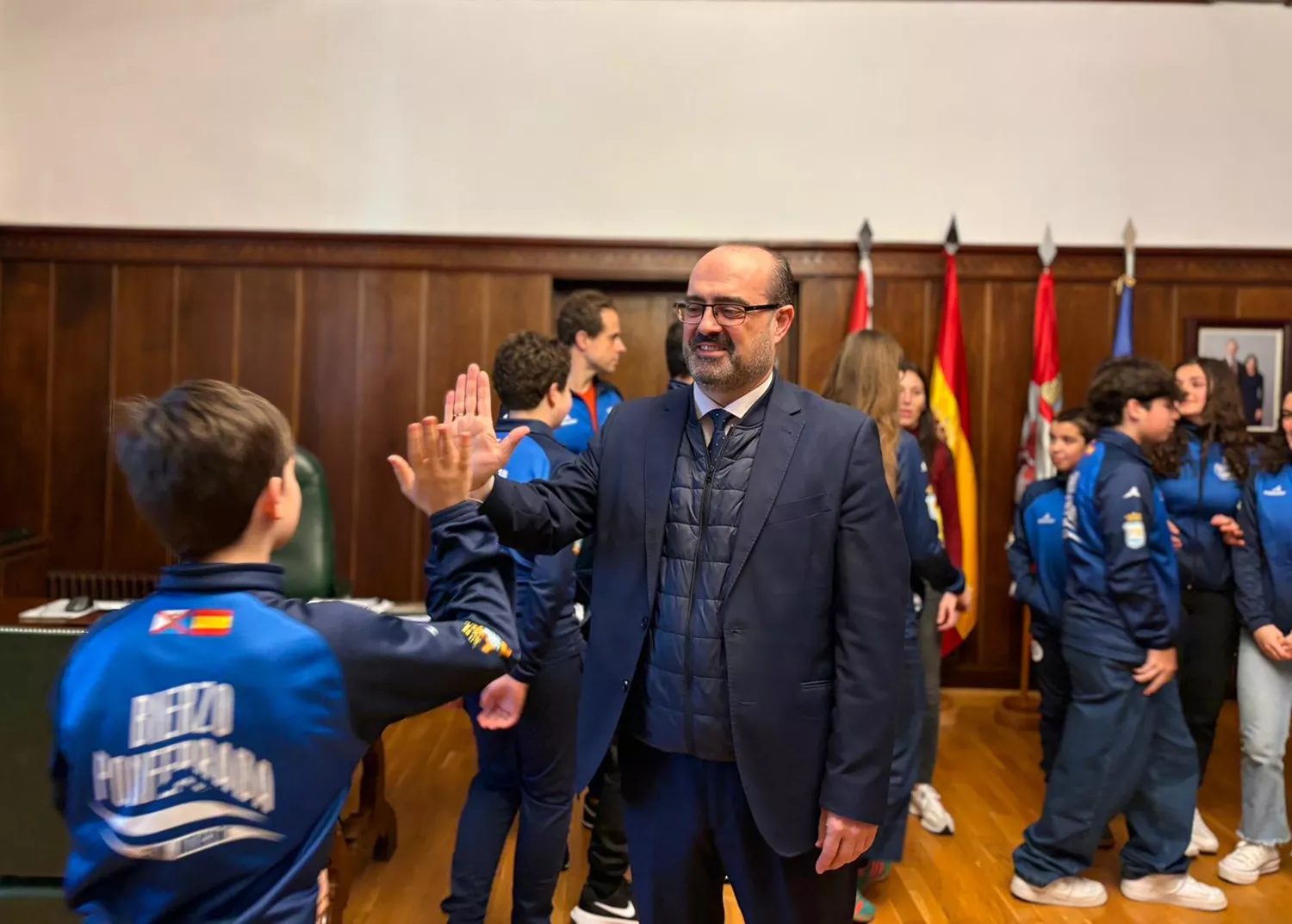 Morala reconoce los méritos del Club Natación Bierzo: "El deporte ponferradino es un ejemplo y una referencia"