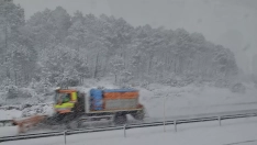 La nieve y el hielo en carreteras de León mantienen las restricciones