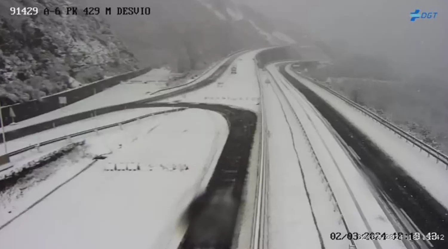 Imagen de la cámara de DGT a la altura de Vega de Valcarce a esta hora Imagen de la cámara de DGT a la altura de Vega de Valcarce a esta hora