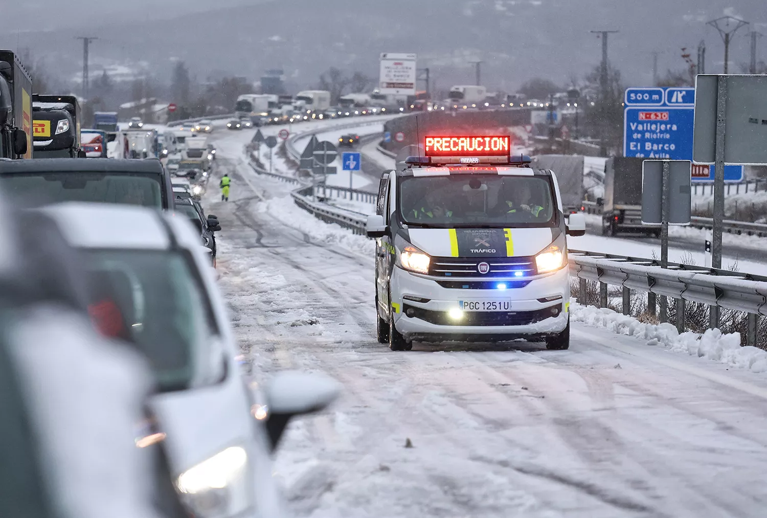 La intensa nevada de las últimas horas obliga a cerrar al tráfico la Autovía de la Ruta de la Plata (A 66) entre Sorihuela y Vallejera de Riofrío (Salamanca) 1