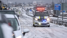 La intensa nevada de las últimas horas obliga a cerrar al tráfico la Autovía de la Ruta de la Plata (A 66) entre Sorihuela y Vallejera de Riofrío (Salamanca) 1 La intensa nevada de las últimas horas obliga a cerrar al tráfico la Autovía de la Ruta de la Plata (A 66) entre Sorihuela y Vallejera de Riofrío (Salamanca) 1