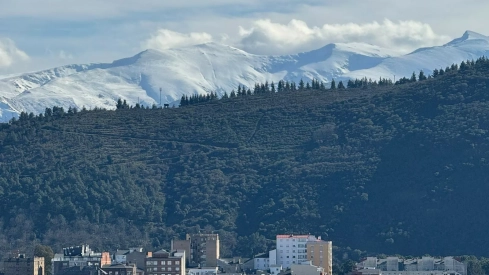 Nieve en las montañas del Morredero y Aquiana en El Bierzo  