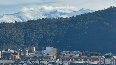 Nieve en las montañas del Morredero y Aquiana en El Bierzo 