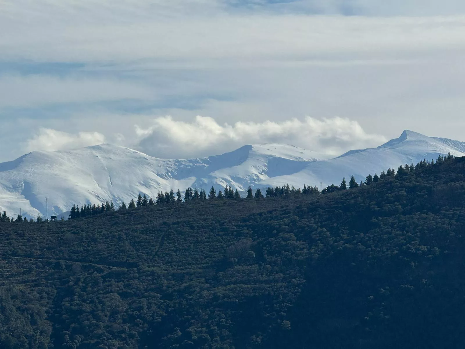 Nieve en las montañas del Morredero y Aquiana en El Bierzo  