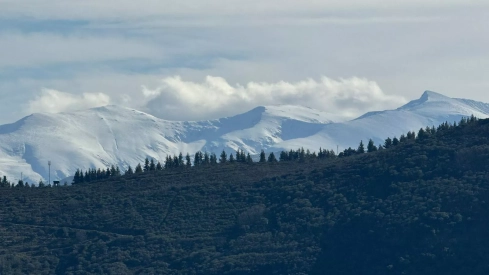 Nieve en las montañas del Morredero y Aquiana en El Bierzo  