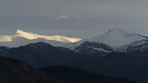 Nieve en las montañas del Morredero y Aquiana en El Bierzo 
