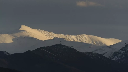 Declarado el aviso rojo por nevadas en la provincia de León: Así afectará la borrasca Darragh al Bierzo