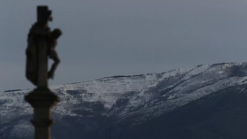 Nieve en las montañas del Morredero y Aquiana en El Bierzo 