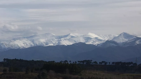 Nieve en las montañas del Morredero y Aquiana en El Bierzo 