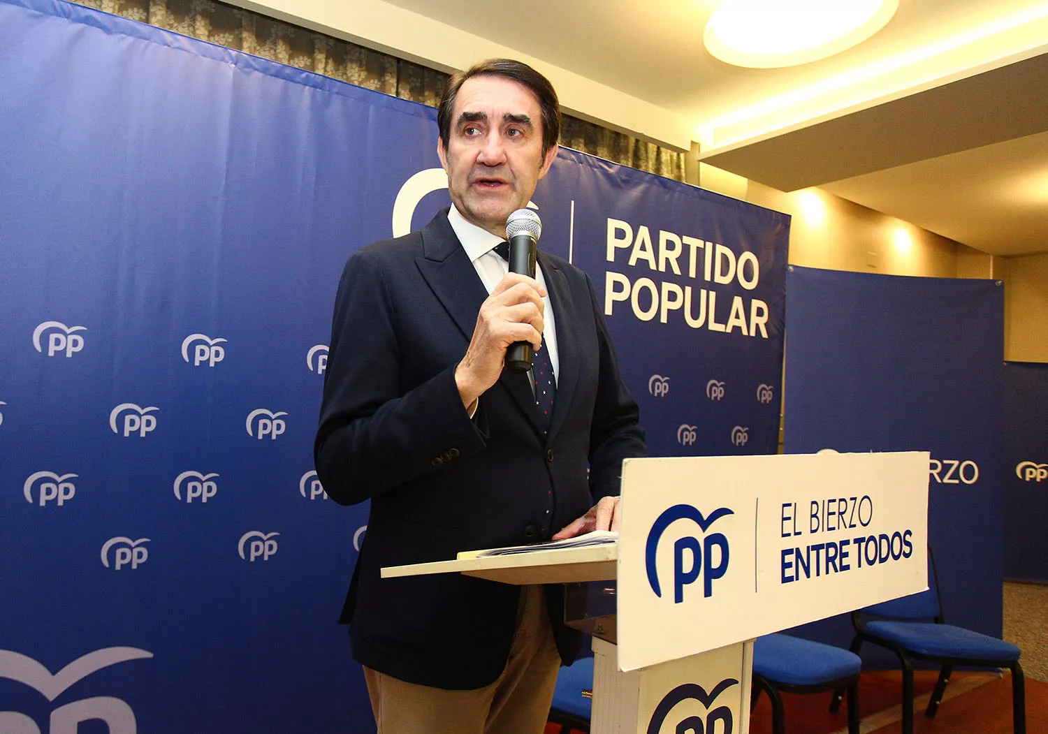 Juan Carlos SuárezQuiñones Escuela de Alcaldes del Partido Popular del Bierzo