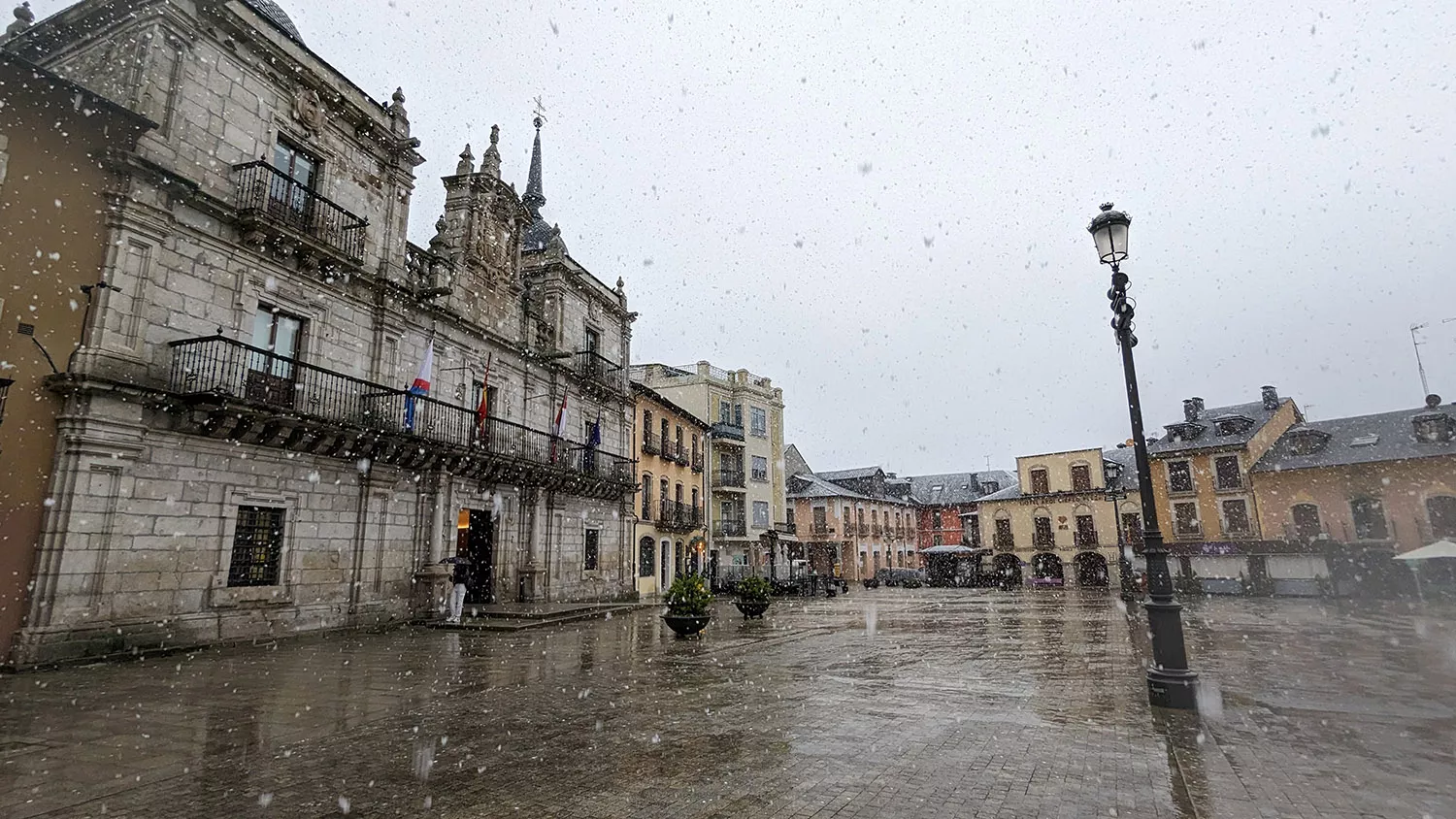 Nieve en el Ayuntamiento de Ponferrada Nieve en el Ayuntamiento de Ponferrada
