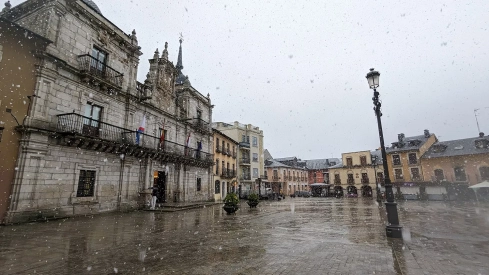 Nieve en el Ayuntamiento de Ponferrada Nieve en el Ayuntamiento de Ponferrada