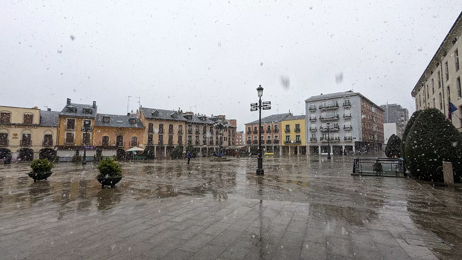 Nieve en el Ayuntamiento de Ponferrada.