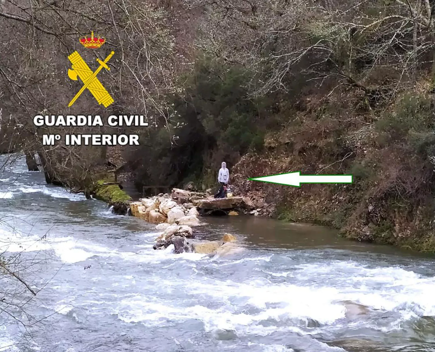 La Guardia Civil auxilia a dos peregrinos desorientados y heridos en las cercanías de la localidad de Pereje (Trabadelo)