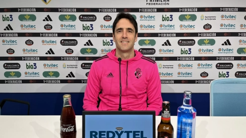 El entrenador de la Ponferradina, Íñigo Vélez