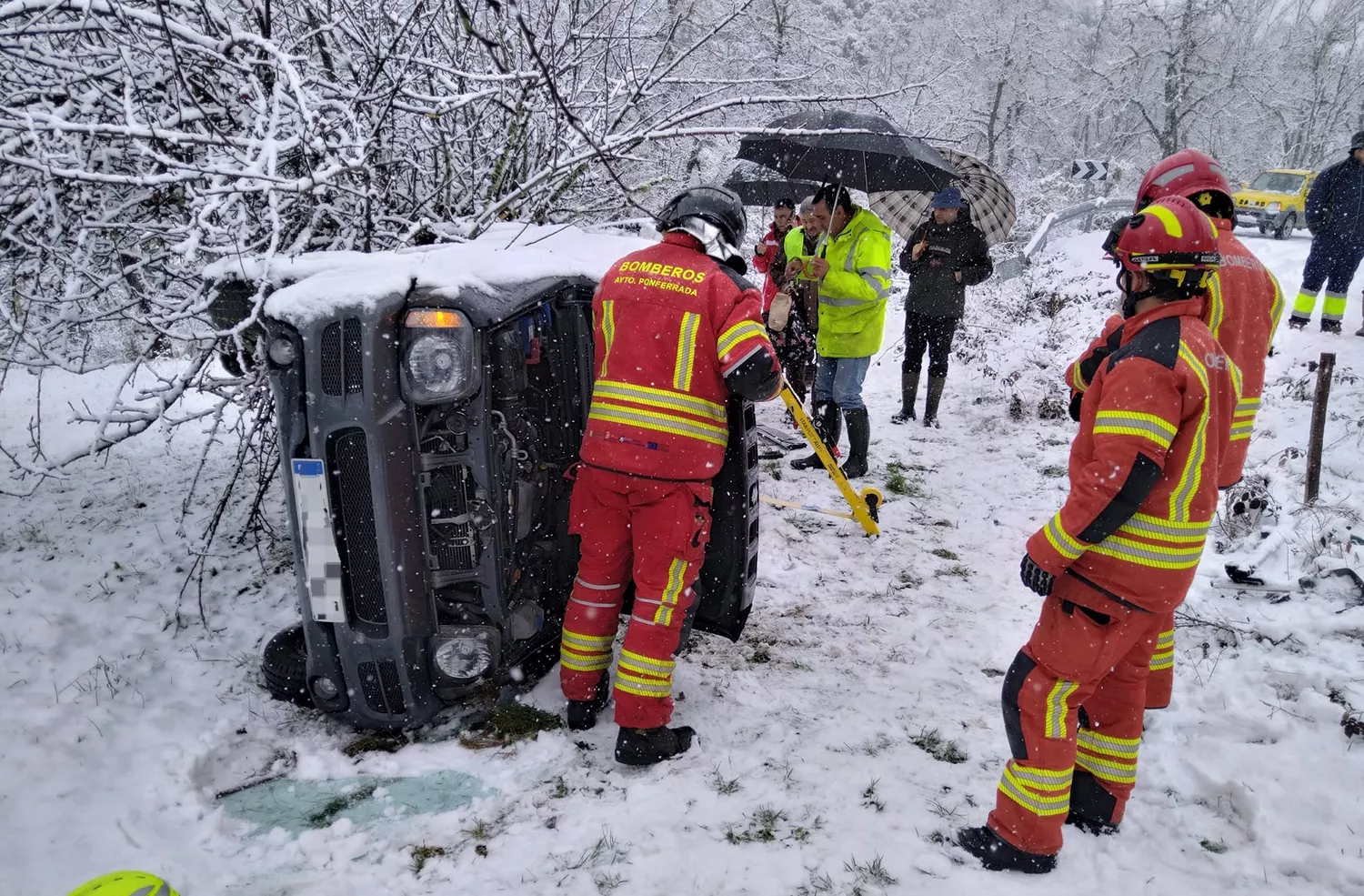 Rescatada de su coche una mujer en Susañe del Sil tras un accidente provocado por la nieve