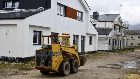 Obras de la promoción de 32 Viviendas de Protección Oficial en Posada del Bierzo | Foto: César Sánchez, ICAL