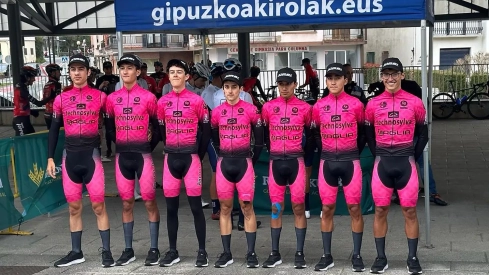 El Technosylva Maglia Bembibre Cycling Team en la Aiztondo Klasika