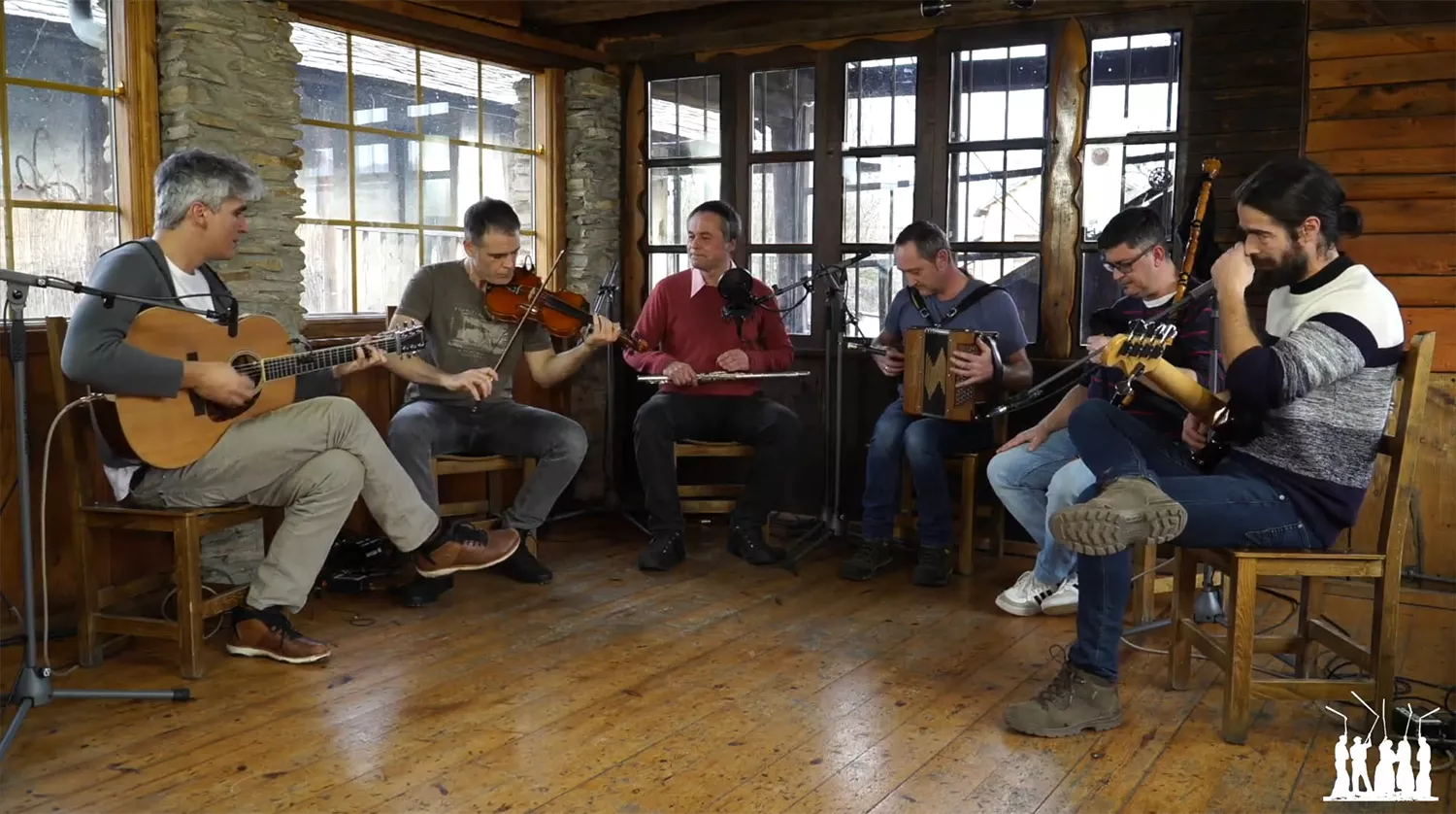 Aira da Pedra vuelve 10 años después recuperando el cancionero El tamburiteiro y así suena