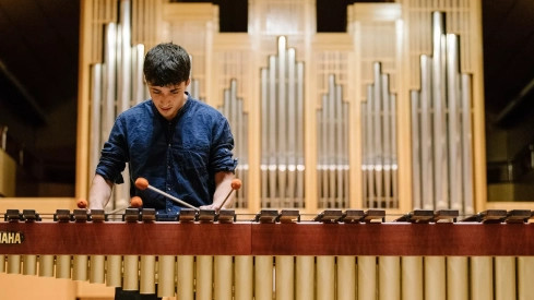 El Conservatorio de Ponferrada 'Cristobal Halffter' acoge un concierto de percusión del dúo 'Stèles'