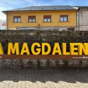 Letrero gigante de La Magdalena (León) montado por McDonald's | Foto: (IG) @cazurreo Letrero gigante de La Magdalena (León) montado por McDonald's | Foto: (IG) @cazurreo