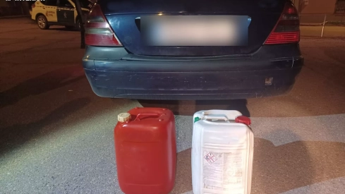 Dos detenidos en Valencia de Don Juan (León) por sustraer gasóleo de vehículos y depósitos en varias granjas y naves industriales