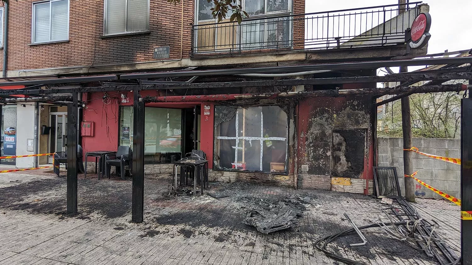Incendio terraza del bar Saxo en Cuatrovientos