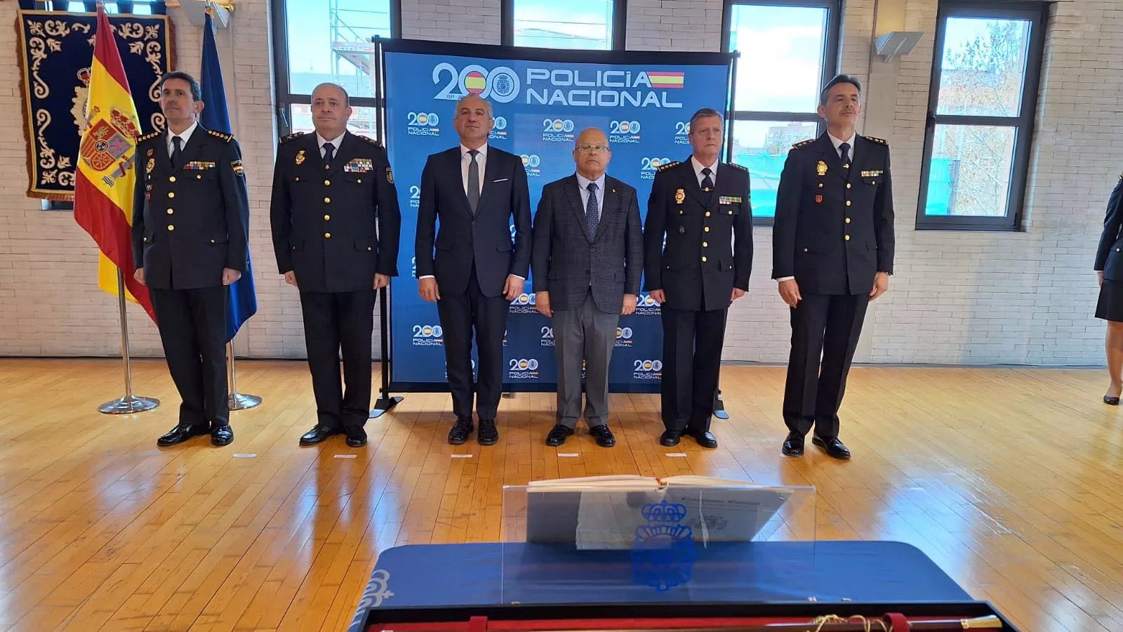 El delegado del Gobierno preside la toma de posesión del comisario de Policía Nacional en Ponferrada (2)