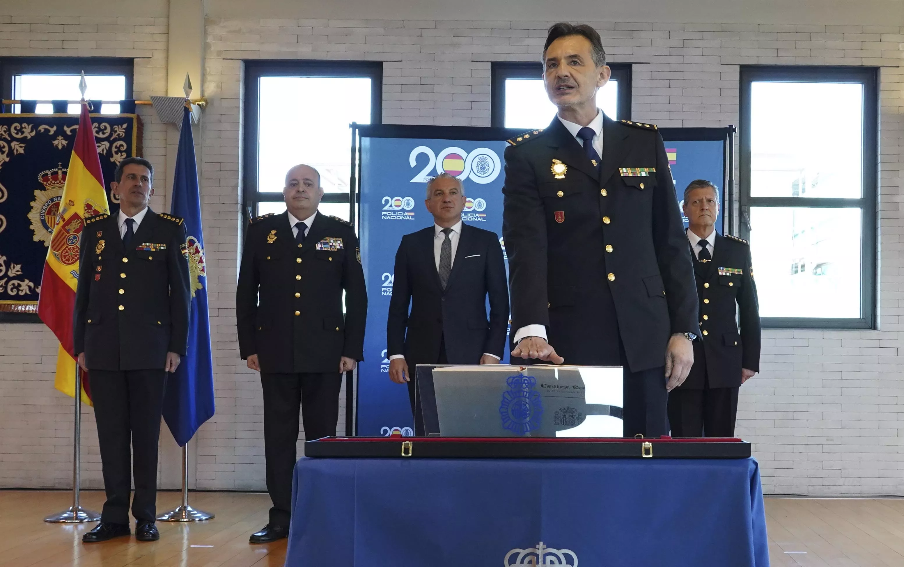 El comisario local de Policía Nacional en Ponferrada, Roberto González de Julián, durante el acto de toma de posesión de su cargo (1)