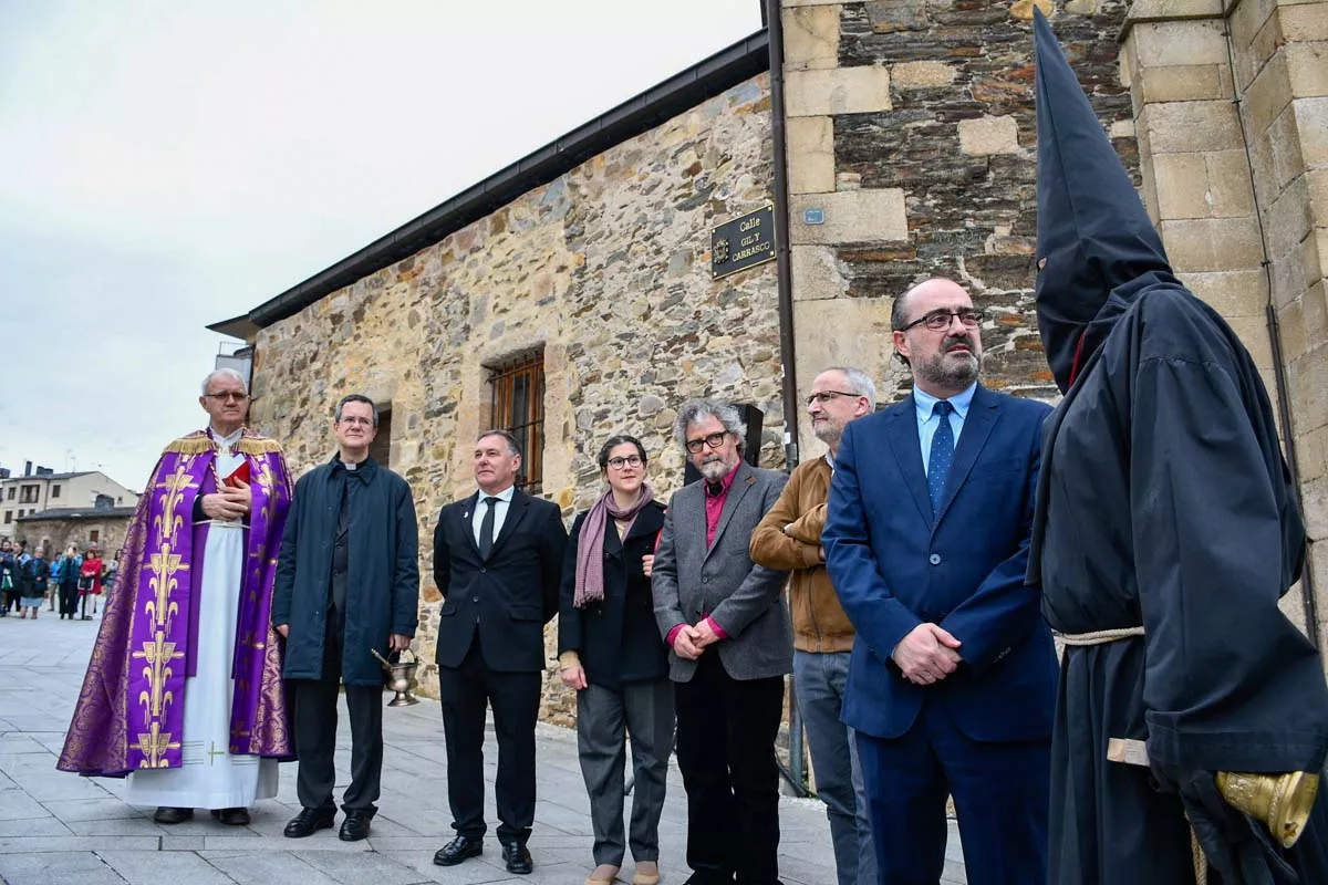 El Lambrión Chupacandiles vuelve a las calles para anunciar el comienzo de la Semana Santa en Ponferrada