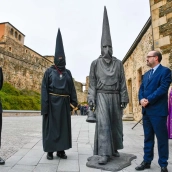 El Lambrión Chupacandiles vuelve a las calles para anunciar el comienzo de la Semana Santa en Ponferrada