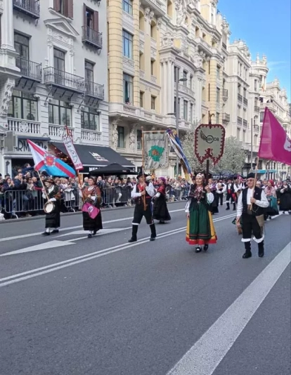 Así suenan mejores gaitas del Bierzo en el desfile de San Patricio de Madrid Así suenan mejores gaitas del Bierzo en el desfile de San Patricio de Madrid